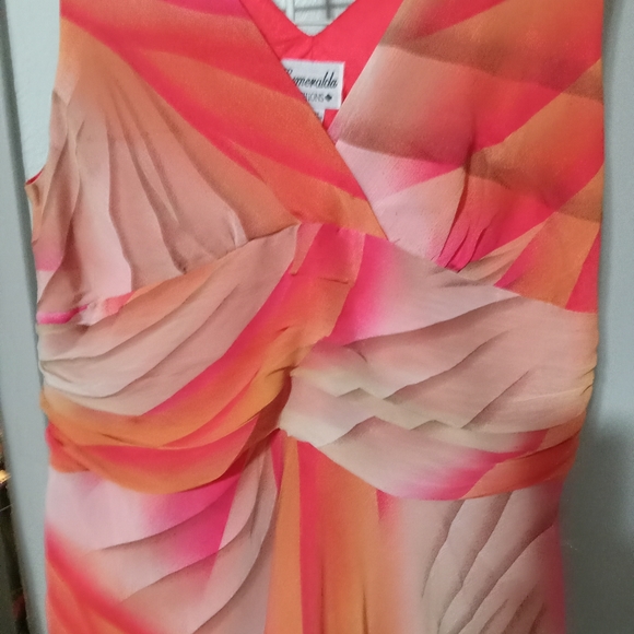 Dress - Picture 2 of 4